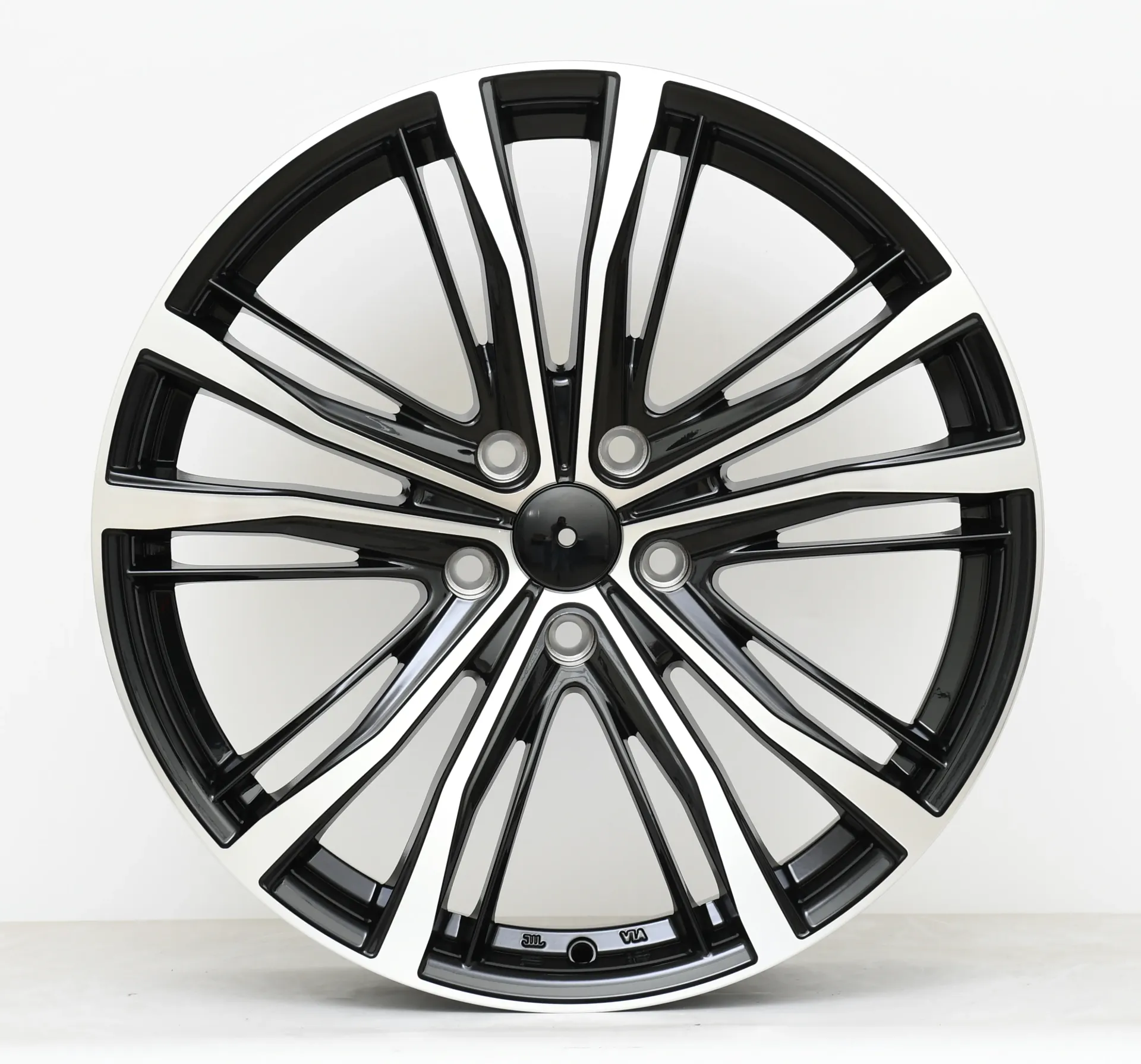 19" X 8.0 5X114.3 +38 CB: 67.1 ALLOY WHEEL MACHINE